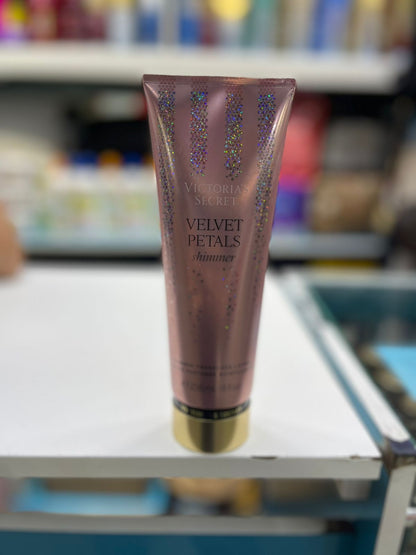CREME VICTORIAS SECRET VELVET PETALS SHIMMER